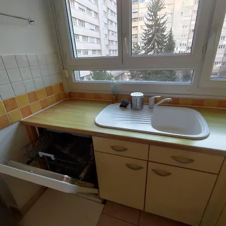 5 Mn, 450m Walk Metro La Defense, 3 Bedrooms, Parking