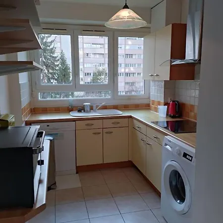 5 Mn, 450m Walk Metro La Defense, 3 Bedrooms, Parking * Puteaux