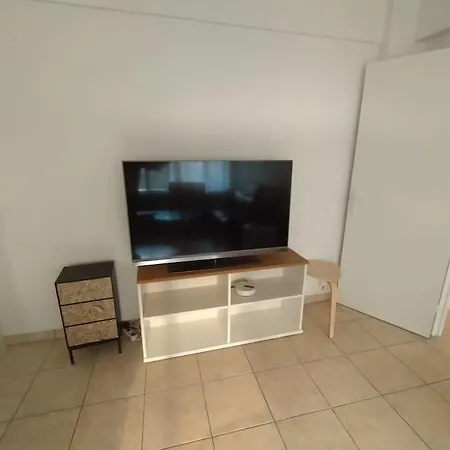 5 Mn, 450m Walk Metro La Defense, 3 Bedrooms, Parking