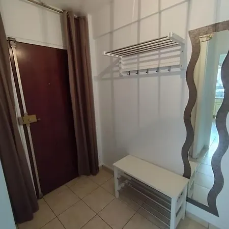 Apartment 5 Mn, 450m Walk Metro La Defense, 3 Bedrooms, Parking Puteaux