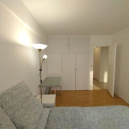 Apartment 5 Mn, 450m Walk Metro La Defense, 3 Bedrooms, Parking
