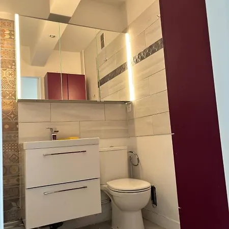 5 Mn, 450m Walk Metro La Defense, 3 Bedrooms, Parking Apartment *